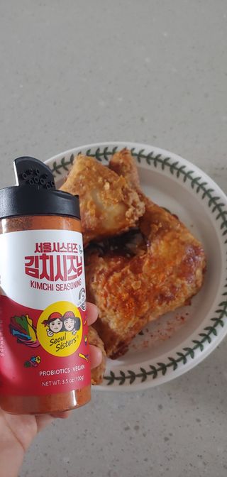 [서울시스터즈] 김치시즈닝 국내 최초 뿌려먹는 김치파우더 100g 1개+ 신제품 김치스낵 90g 2개 — 5점을 준 리뷰어가 2021년 8월 올린 사용 사진