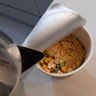 NISSIN 닛신 컵누들  4종 - 씨푸드오리지날, 씨푸드 스파이시, 씨푸드 커리, 씨푸드 XO소스 — 5점을 준 리뷰어가 2022년 4월 올린 사용 사진