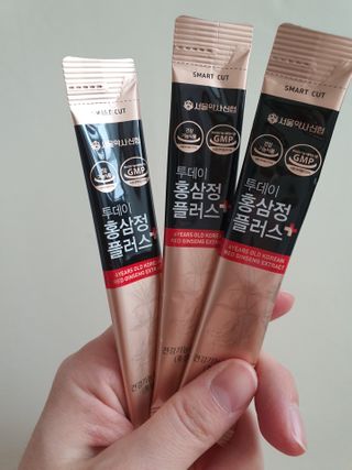 서울약사신협_투데이홍삼정플러스스틱_10g x 30포 — 5점을 준 리뷰어가 2021년 2월 올린 사용 사진