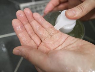 닥터시드 페퍼민트 앤 레몬 비건 비듬케어 쿨 탈모 샴푸 (1000ml) — 5점을 준 리뷰어가 2024년 1월 올린 사용 사진
