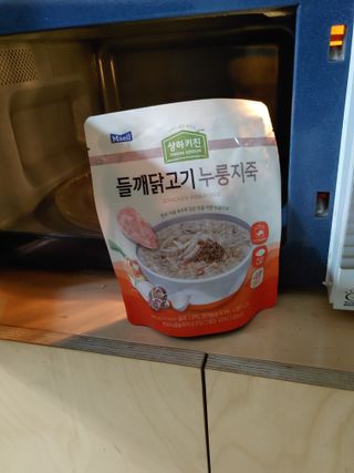 상하키친 소고기버섯 누룽지죽 / 들깨닭고기 누룽지죽 — 5점을 준 리뷰어가 2021년 10월 올린 사용 사진