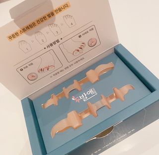 휜 발가락이 아프다면..발가락 스트레칭 보조용품 쿨핀 두발애(1set-2개입) — 3점을 준 리뷰어가 2022년 6월 올린 사용 사진