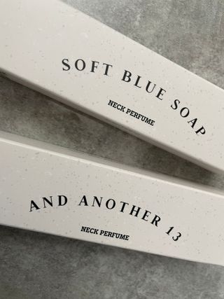 멈칫(MUMCHIT) 넥퍼퓸 NECKPERFUME 2가지 향 — 3.5점을 준 리뷰어가 2021년 11월 올린 사용 사진