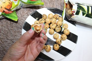 오리온 오징어땅콩의 짭짤고소 신제품, 구운김땅콩 — 5점을 준 리뷰어가 2022년 5월 올린 사용 사진