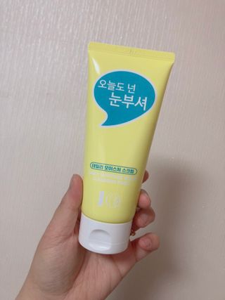 IO 아이오 오늘도 넌 눈부셔 - 데일리 스크럽 클렌징폼 — 3점을 준 리뷰어가 2021년 2월 올린 사용 사진