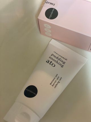 냉장고에 넣어요, 붉은 트러블 피부 다음날 진정되요 [버진팜스 푸딩수딩아토] — 4.5점을 준 리뷰어가 2021년 9월 올린 사용 사진