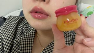 [후르디아] 올리브영 꿀과즙 립밤 2종 (블루베리/석류) — 5점을 준 리뷰어가 2022년 12월 올린 사용 사진