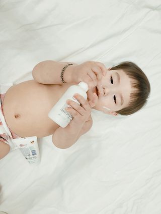 mom e 맘이 내추럴 베이비 케어 크림+바디오일 — 5점을 준 리뷰어가 2021년 1월 올린 사용 사진