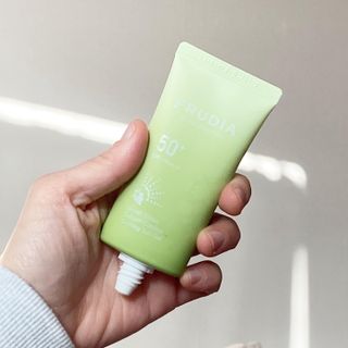 [후르디아] 겉보속촉 피지 컨트롤 청포도 선젤 — 5점을 준 리뷰어가 2023년 4월 올린 사용 사진