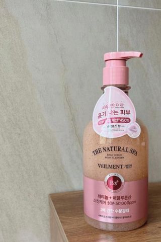 벨먼 내추럴스파 수분광채 스크럽 바디워시 600ml 5종 — 4.5점을 준 리뷰어가 2022년 5월 올린 사용 사진