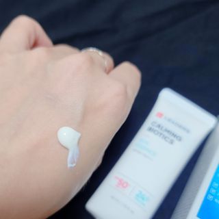 리더스코스메틱 리더스 카밍 바이오틱스 선 에센스 SPF 50+ PA++++ — 4.5점을 준 리뷰어가 2022년 8월 올린 사용 사진