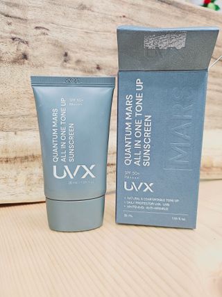 UVX 퀀텀 마스 올인원 톤업 선스크린 — 5점을 준 리뷰어가 2024년 3월 올린 사용 사진