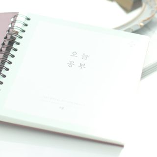 리훈 여러분의 오늘을 채워나갈 수 있도록 도와줄 오늘공부 1년용 스터디플래너 — 3.5점을 준 리뷰어가 2021년 3월 올린 사용 사진