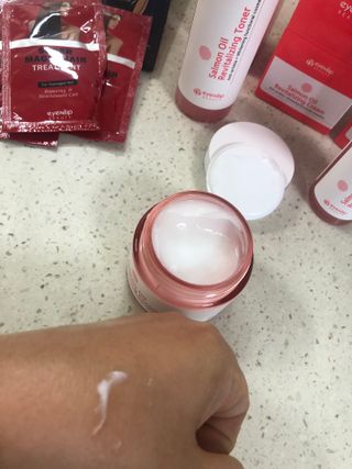 아이앤립 / EYENLIP 아이앤립 연어오일 리바이탈라이징 토너+앰플+크림 3종 세트 — 4.5점을 준 리뷰어가 2021년 6월 올린 사용 사진