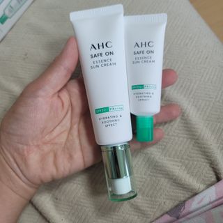 [AHC] 세이프온 에센스 선크림 올리브영 스페셜 증정 기획세트 — 5점을 준 리뷰어가 2022년 6월 올린 사용 사진