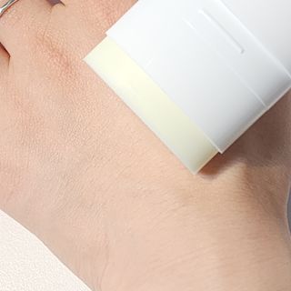 부쉬맨 워터프루프 서핑 선스틱 16g SPF50+ PA++++ — 5점을 준 리뷰어가 2023년 4월 올린 사용 사진