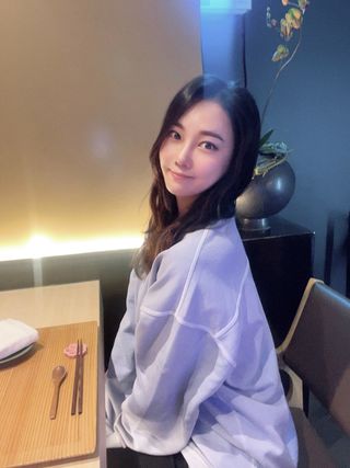 MAPLESYRUPFACTORY 메이플 피그먼트 맨투맨 8.COL — 5점을 준 리뷰어가 2022년 12월 올린 사용 사진