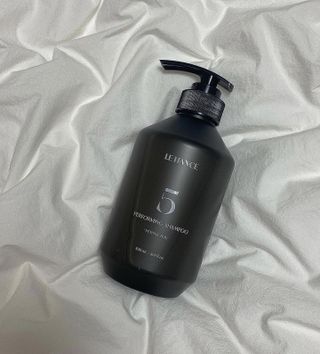르핸스 퍼포밍 5 샴푸 비반트 포렛/베티버 포그 — 5점을 준 리뷰어가 2023년 1월 올린 사용 사진