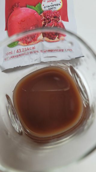 농업회사법인조은 유기농 석류 NFC 착즙주스 70ml 30포 — 5점을 준 리뷰어가 2021년 10월 올린 사용 사진