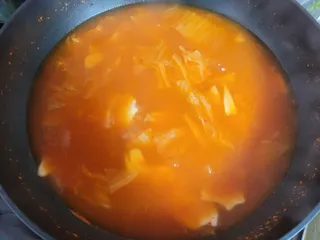 [푸딩팩토리] 얼큰김치수제비 350g  / 우삼겹 김치찌개 185g — 4.5점을 준 리뷰어가 2022년 10월 올린 사용 사진