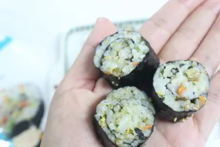 해풀잎 누구나 김밥*1ea [(혼합야채 35g *1ea,  김밥김 (5g, 5ea),  양념간장 (6g, 5ea), 참기름(5g, 2ea)] — 5점을 준 리뷰어가 2022년 8월 올린 사용 사진