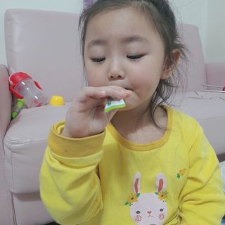 [이뮤니티플러스]우리아이 면역오키, 건강오키 _ 키즈오키 비타민초코홍삼 10포 1box — 5점을 준 리뷰어가 2022년 3월 올린 사용 사진