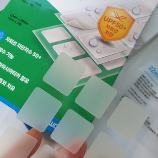 [큐어반H 커팅] 간편하게 떼서 쓰는 자외선차단 습윤밴드 (1팩/30매입) — 5점을 준 리뷰어가 2022년 11월 올린 사용 사진