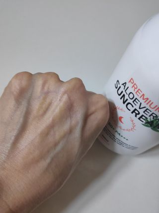 [닥터문] 프리미엄 알로에베라 선크림 500ml — 5점을 준 리뷰어가 2022년 6월 올린 사용 사진