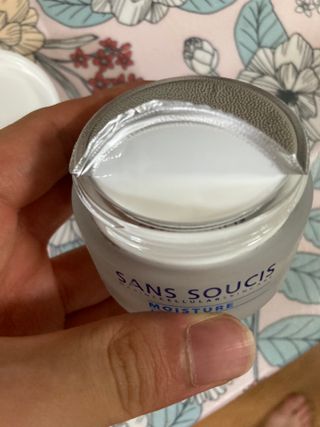 산수시 아쿠아 베네핏 24h 수부지 물광 속건조 수분크림 50ml — 5점을 준 리뷰어가 2021년 6월 올린 사용 사진