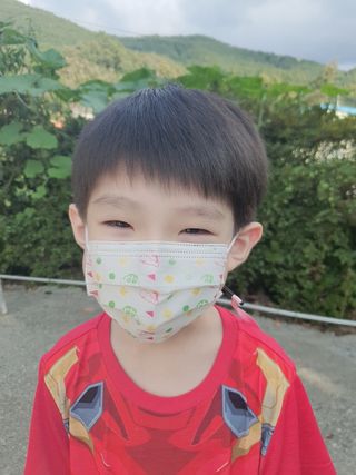 [숨그림] 덴탈마스크 짱구 우리아이 그리고 내가 쓰는 믿을수있는 케릭터 마스크 — 5점을 준 리뷰어가 2021년 9월 올린 사용 사진
