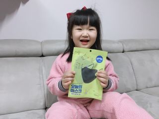 [심폐소생소] 오늘의마스크 KF94 소형 초등학생 어린이 마스크 — 5점을 준 리뷰어가 2021년 12월 올린 사용 사진