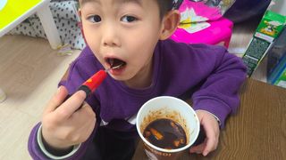 유비쿡 컵떡볶이 매운컵떡볶이2개/ 짜장컵떡볶이 2개  총 4개세트 — 5점을 준 리뷰어가 2021년 2월 올린 사용 사진
