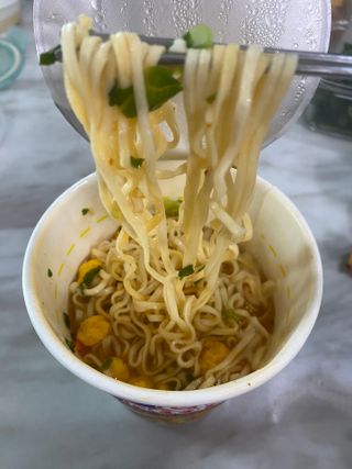 NISSIN 닛신 컵누들  4종 - 씨푸드오리지날, 씨푸드 스파이시, 씨푸드 커리, 씨푸드 XO소스 — 5점을 준 리뷰어가 2023년 1월 올린 사용 사진