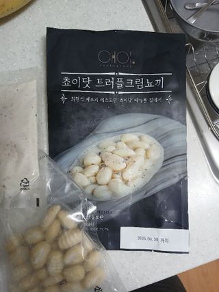 프레시지 [구매평]최현석의 쵸이닷 트러플 크림 뇨끼 (냉동) — 5점을 준 리뷰어가 2025년 8월 올린 사용 사진