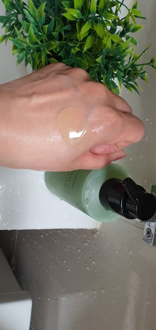 프리마인 메이크업과 들뜨는 각질까지 한방에 깐달걀로! 순하기까지한 셀베이스 그린티클렌저(200ml) — 5점을 준 리뷰어가 2023년 5월 올린 사용 사진
