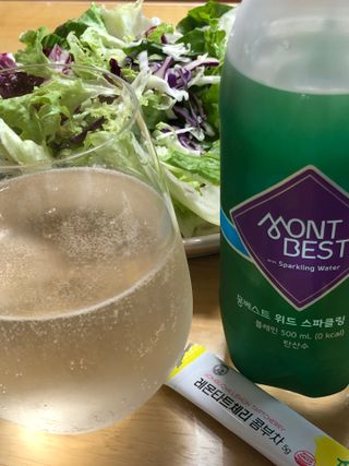 몽베스트 Montbest with Sparkling water Plain 20병 — 5점을 준 리뷰어가 2022년 9월 올린 사용 사진