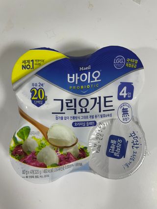 매일바이오 그릭요거트 오리지널 플레인 4개, 로스터리 커피믹스 4개 — 2.5점을 준 리뷰어가 2021년 12월 올린 사용 사진