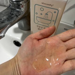 아토컴피 신생아도 사용가능한 무알러지 바디워시 & 여행키트 ( 독일 임상시험 완료 / 영유아 탑투토 워시 겸용 ) — 5점을 준 리뷰어가 2022년 9월 올린 사용 사진