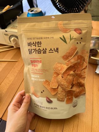 모던하우스 오픈에 구워 바삭한 국내산 닭가슴살 스낵 — 3점을 준 리뷰어가 2022년 10월 올린 사용 사진