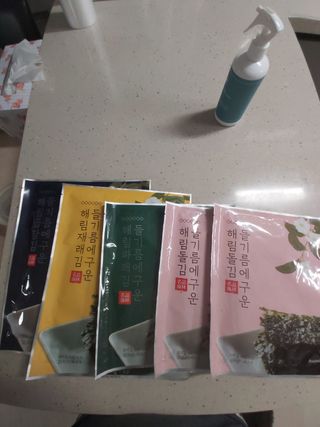 [해림맛김] 들기름에 구운 바삭바삭 김 4종 세트 + 1종 랜덤발송 총5개입 — 5점을 준 리뷰어가 2021년 2월 올린 사용 사진