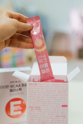 인디닥터 면역 생생 핑크 이뮨 젤리 + 타이탄 BCAA 프로틴 젤리스틱 — 4.5점을 준 리뷰어가 2022년 3월 올린 사용 사진