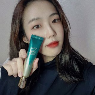 [NEW 탄력유턴 아이크림] AHC 유스 래스팅 리얼 아이크림 포 페이스 — 5점을 준 리뷰어가 2021년 2월 올린 사용 사진