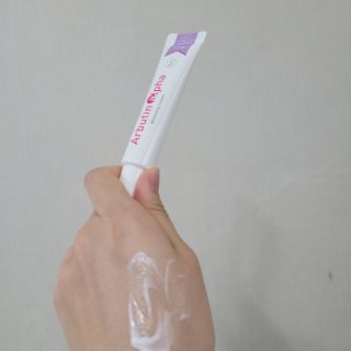 이엔코스 알부틴 알파 화이트닝크림 — 5점을 준 리뷰어가 2021년 4월 올린 사용 사진