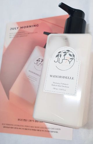 줄라이 모닝 _ JULY MORNING 줄라이모닝 하이드레이팅 퍼퓸드 바디앤핸드 에멀젼 — 5점을 준 리뷰어가 2022년 3월 올린 사용 사진