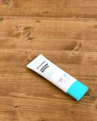 리더스코스메틱 리더스 카밍 바이오틱스 선 에센스 SPF 50+ PA++++ — 5점을 준 리뷰어가 2022년 6월 올린 사용 사진