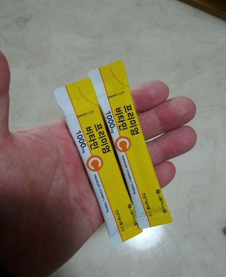 서울약사신협 프리미엄비타민C1000_2.5G x 100포 — 5점을 준 리뷰어가 2021년 1월 올린 사용 사진