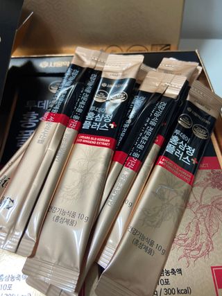 서울약사신협_투데이홍삼정플러스스틱_10g x 30포 — 5점을 준 리뷰어가 2021년 6월 올린 사용 사진
