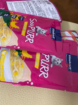 비타크래프트 고양이 수프 50g 3가지맛 x4팩씩 총 12팩 — 1점을 준 리뷰어가 2021년 10월 올린 사용 사진