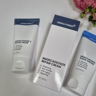 더마포레스트 마데카소사이드 리페어 크림,  모이스처라이징 아쿠아크림 — 5점을 준 리뷰어가 2021년 8월 올린 사용 사진