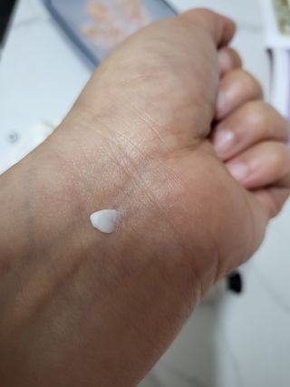러브모아 향수 고체향수 승무원 고체향수 바르는 향수 니치향수 도손 우드세이지 앤 씨솔트 — 5점을 준 리뷰어가 2023년 1월 올린 사용 사진